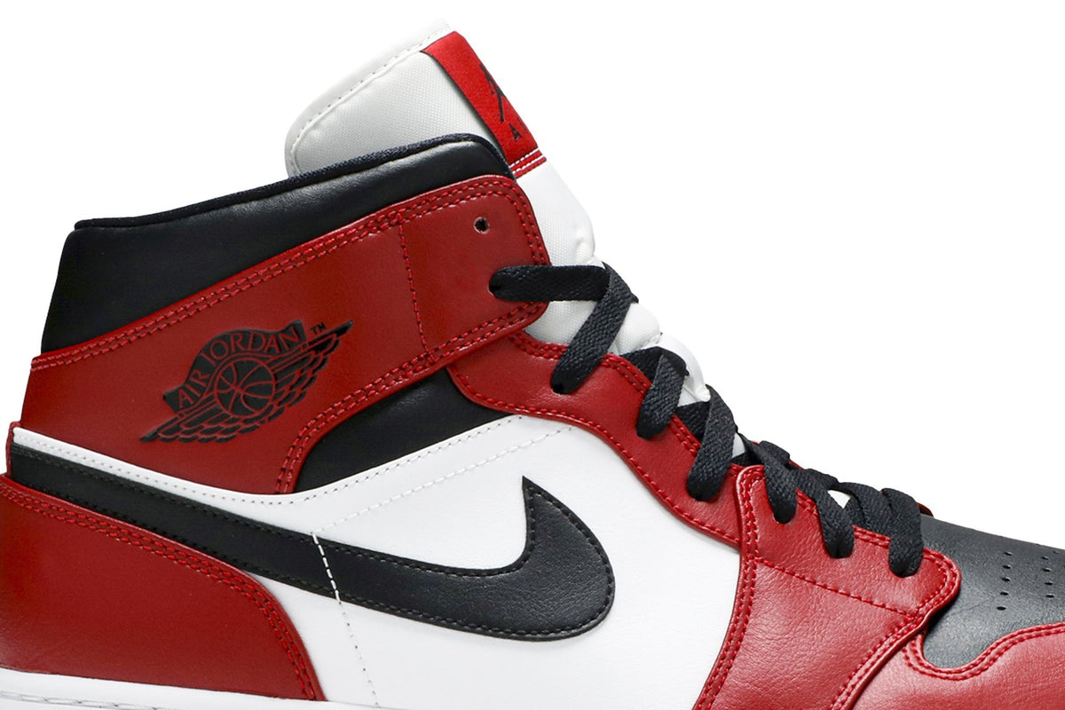 Retro 1 Mid Sneakers — Chicago Black Toe — 554724-069