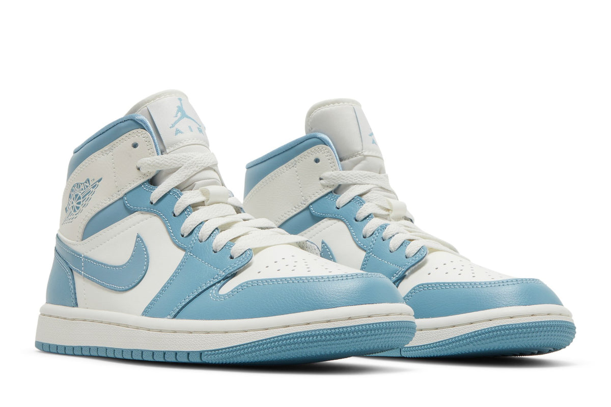 Retro 1 Mid Sneakers — University Blue — BQ6472-141