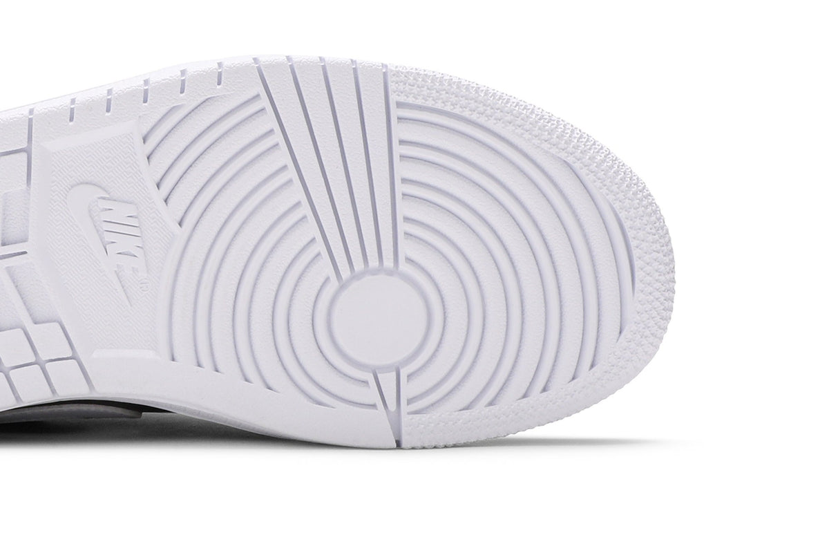 Retro 1 Low Sneakers — Chicago Flip — DC0774-603
