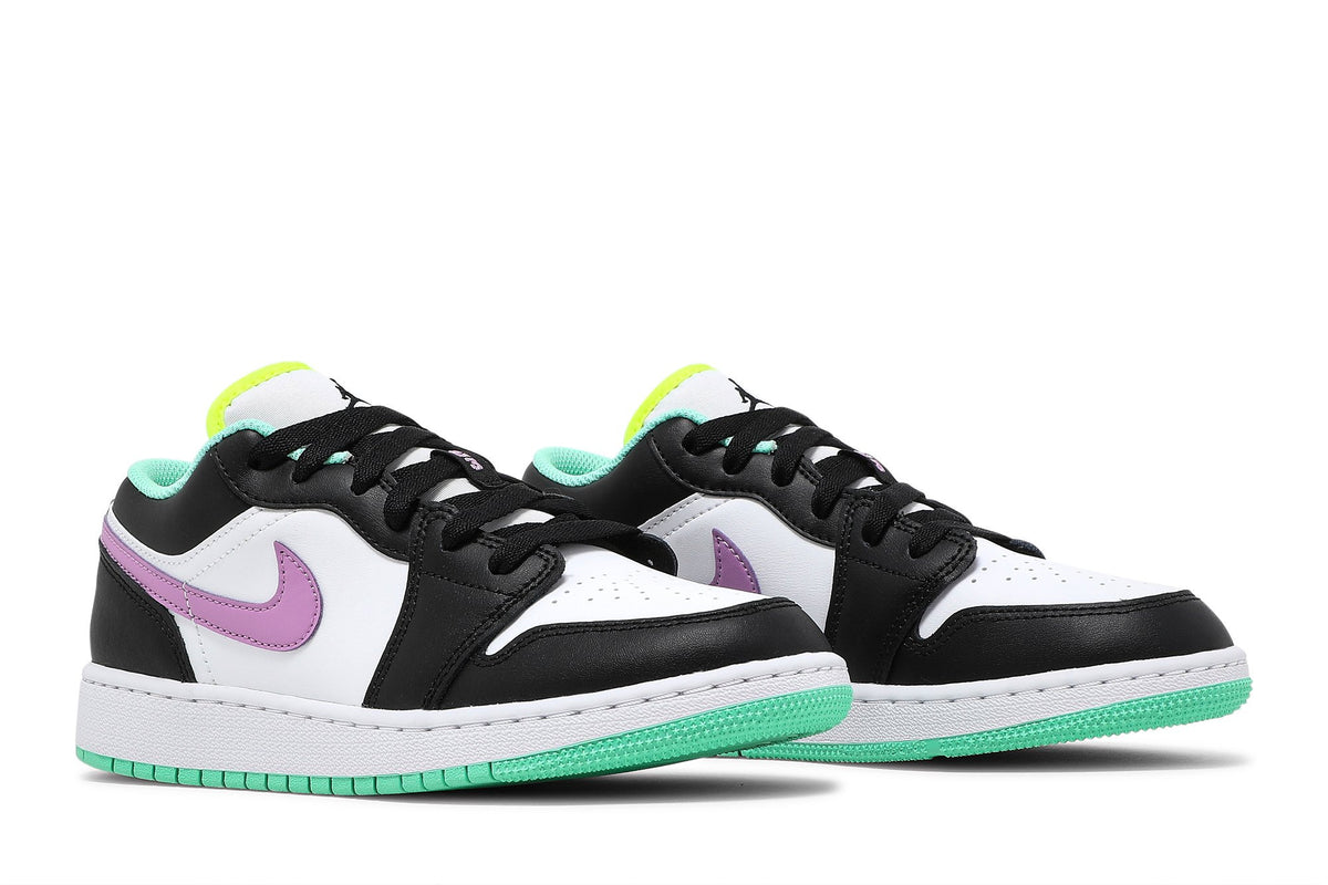 Retro 1 Low GS Sneakers — White Violet Shock — 553560-151