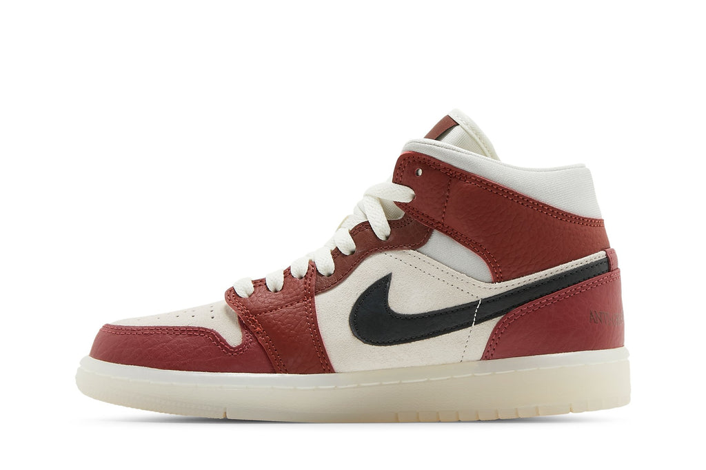 Retro 1 Mid Sneakers — Anti Gravity Machines — DM9601-200
