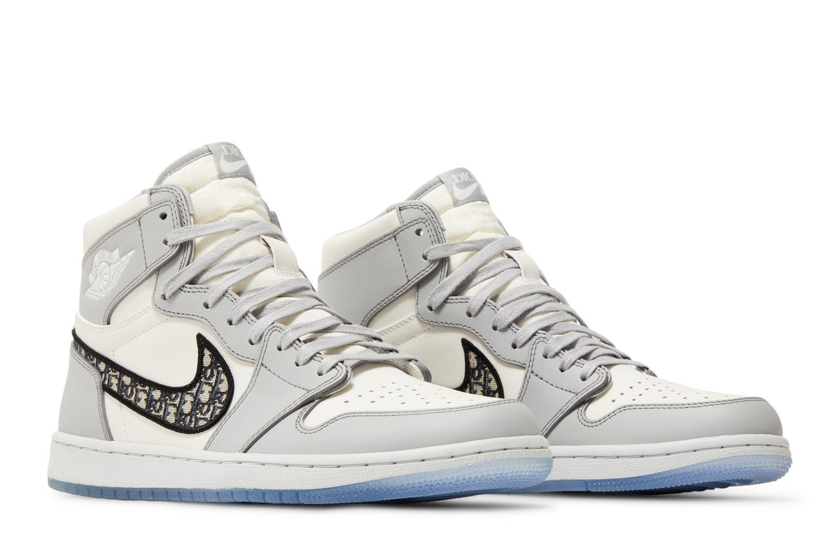 Dior Collaboration — Retro 1 High Sneakers — Classic Colorway — CN8607-002