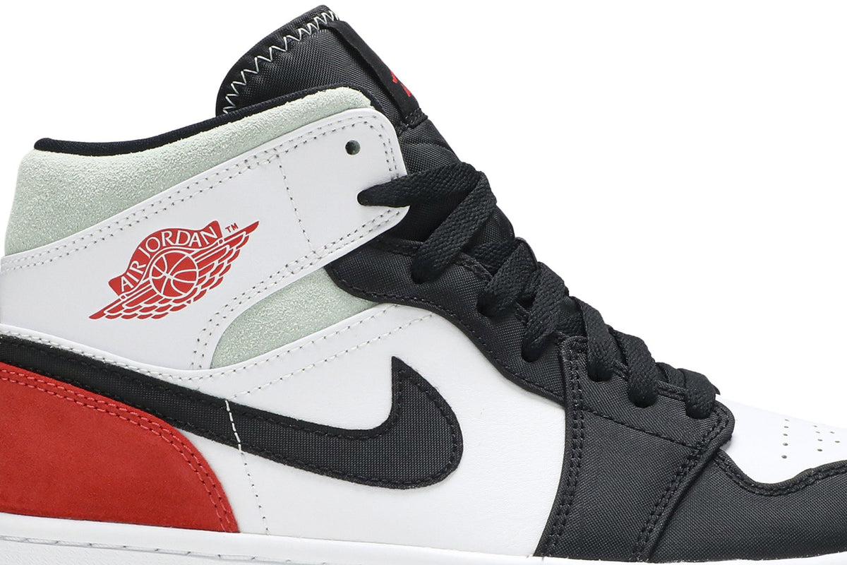 Retro 1 Mid SE Sneakers — Red Black Toe — 852542-100