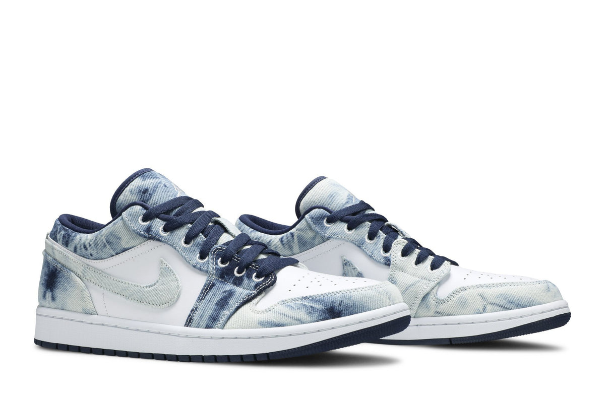 Retro 1 Low SE Sneakers — Washed Denim — CZ8455-100