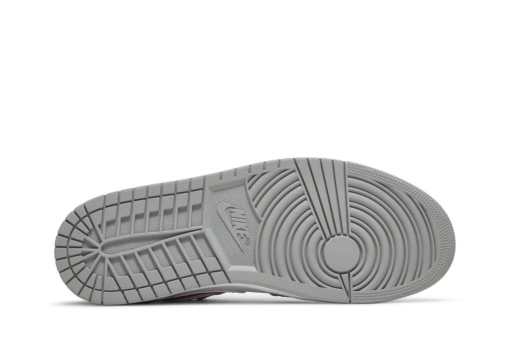 Retro 1 Low SE Sneakers — Light Smoke Grey Gym Red — DC6991-016