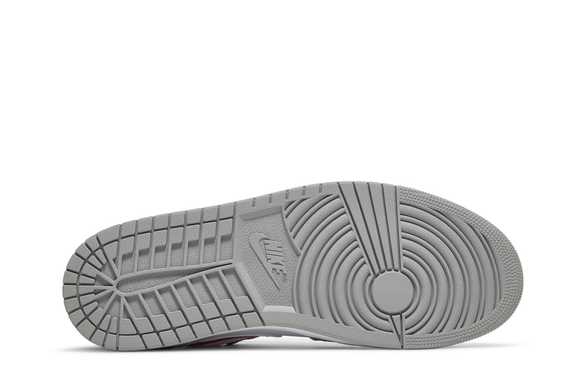 Retro 1 Low SE Sneakers — Light Smoke Grey Gym Red — DC6991-016