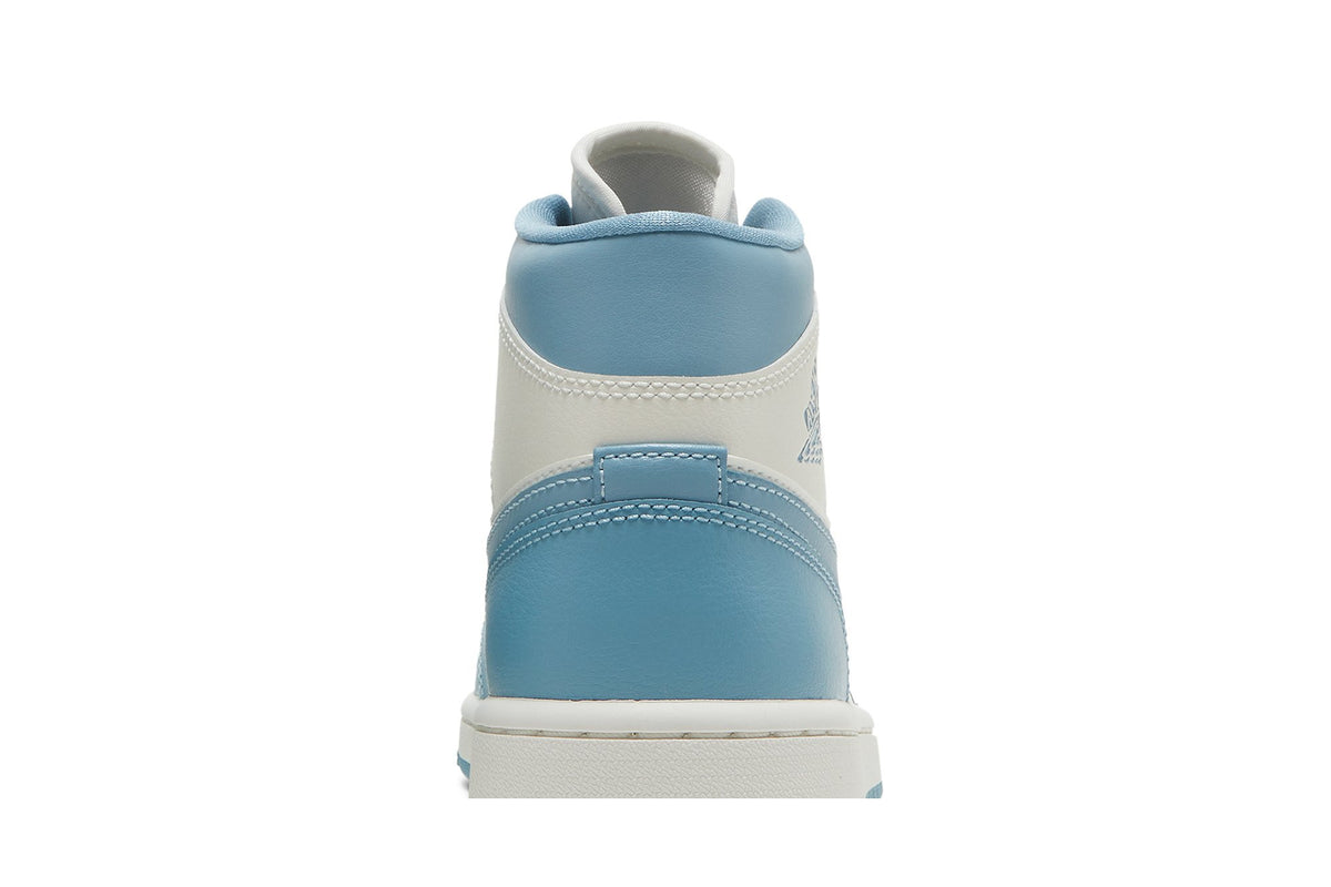 Retro 1 Mid Sneakers — University Blue — BQ6472-141