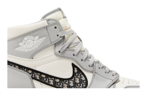 Dior Collaboration — Retro 1 High Sneakers — Classic Colorway — CN8607-002