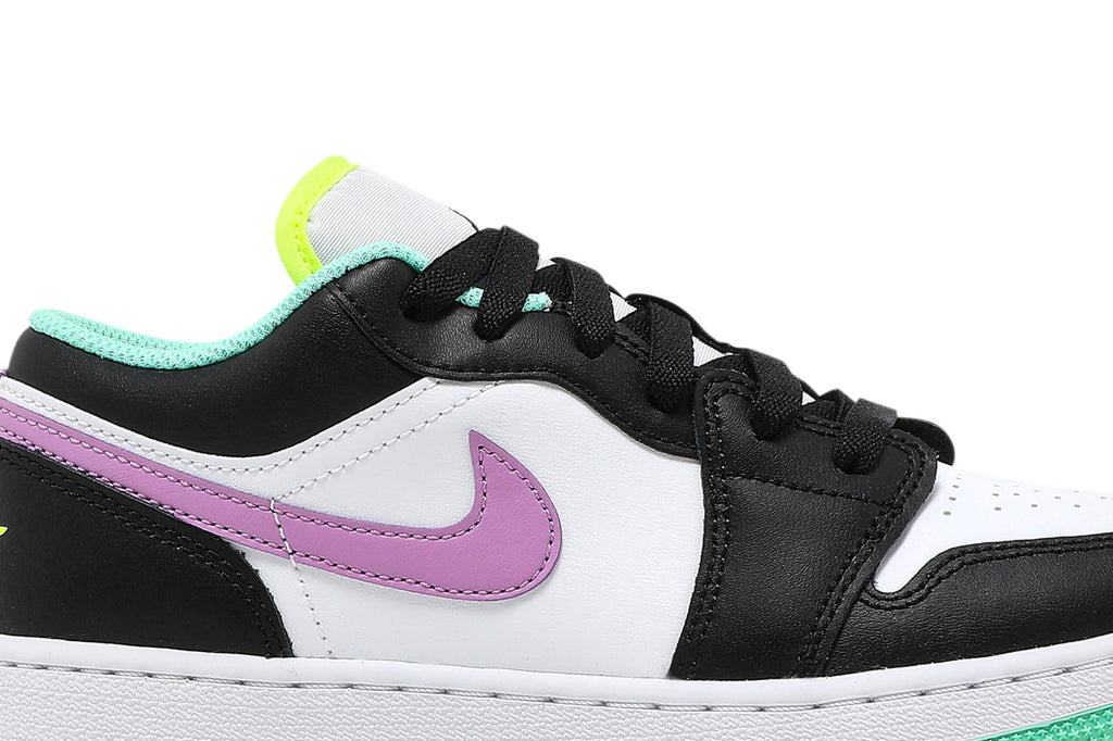 Retro 1 Low GS Sneakers — White Violet Shock — 553560-151