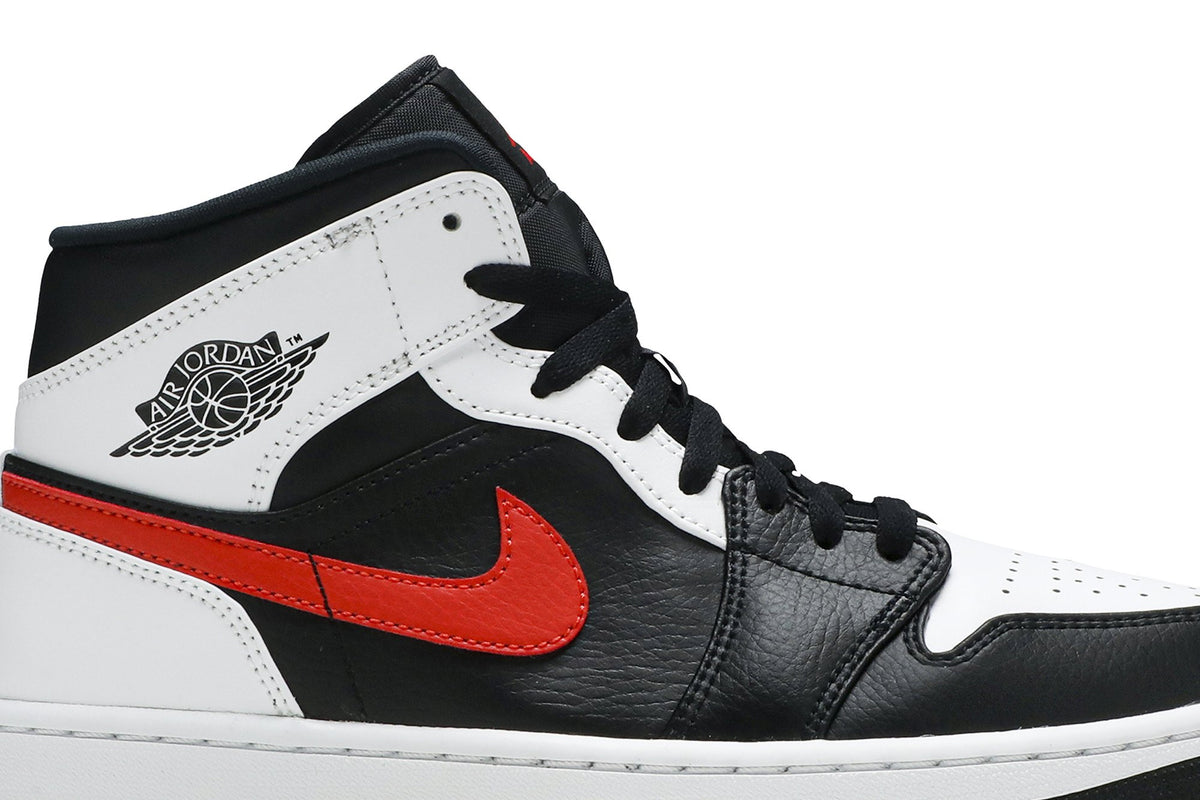 Retro 1 Mid Sneakers — Chile Red — 554724-075