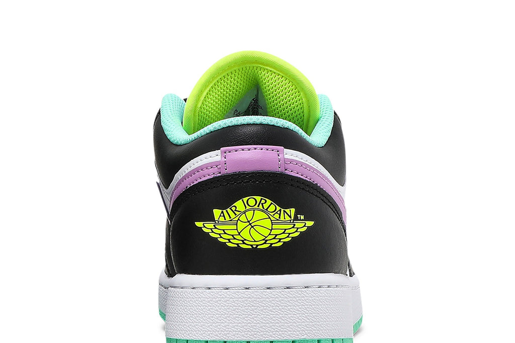 Retro 1 Low GS Sneakers — White Violet Shock — 553560-151