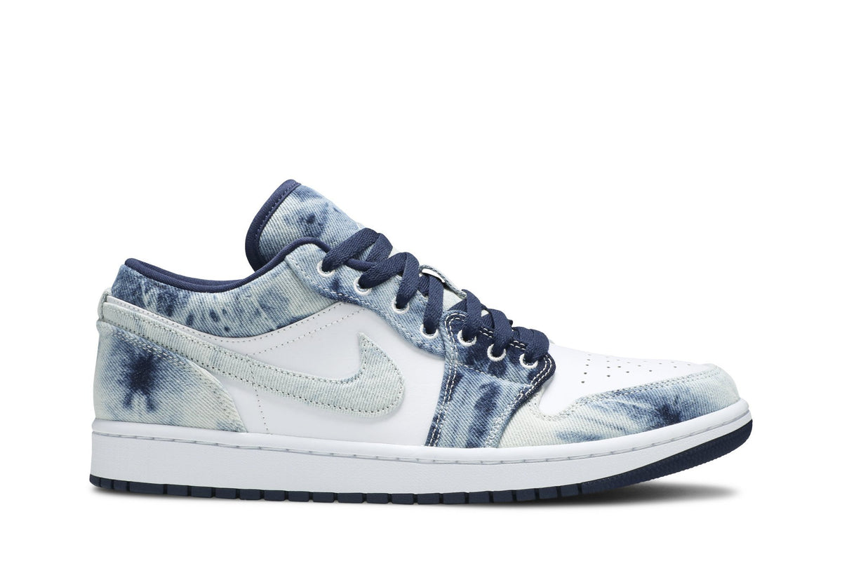 Retro 1 Low SE Sneakers — Washed Denim — CZ8455-100