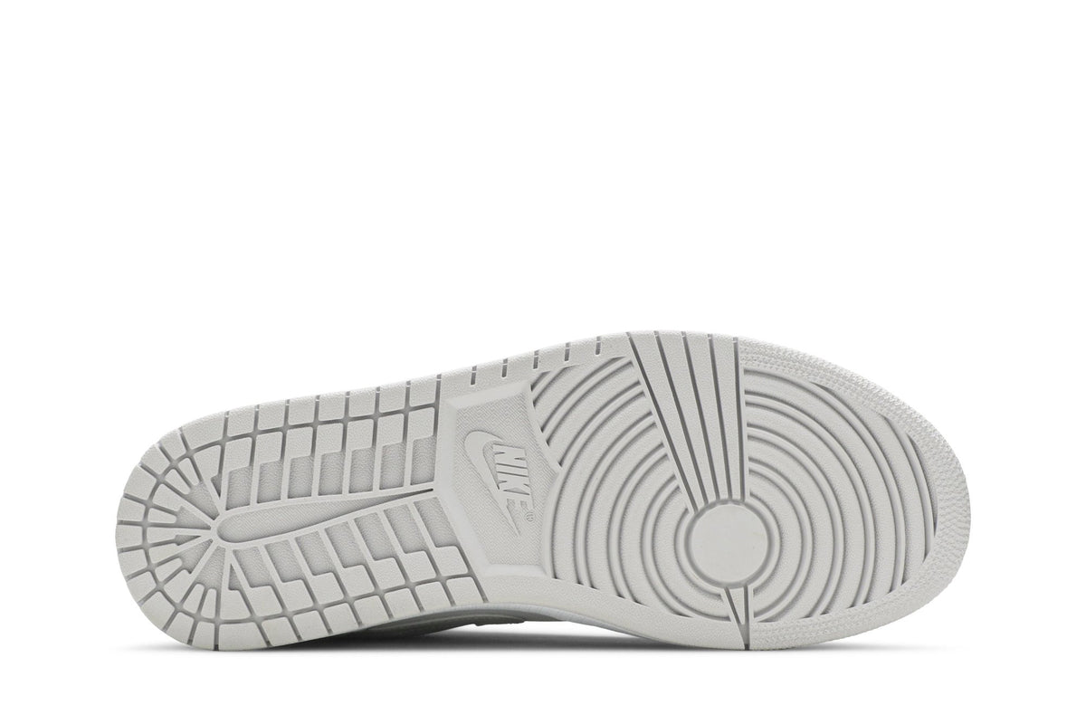 Retro 1 Low Sneakers — White Camo — DC9036-100