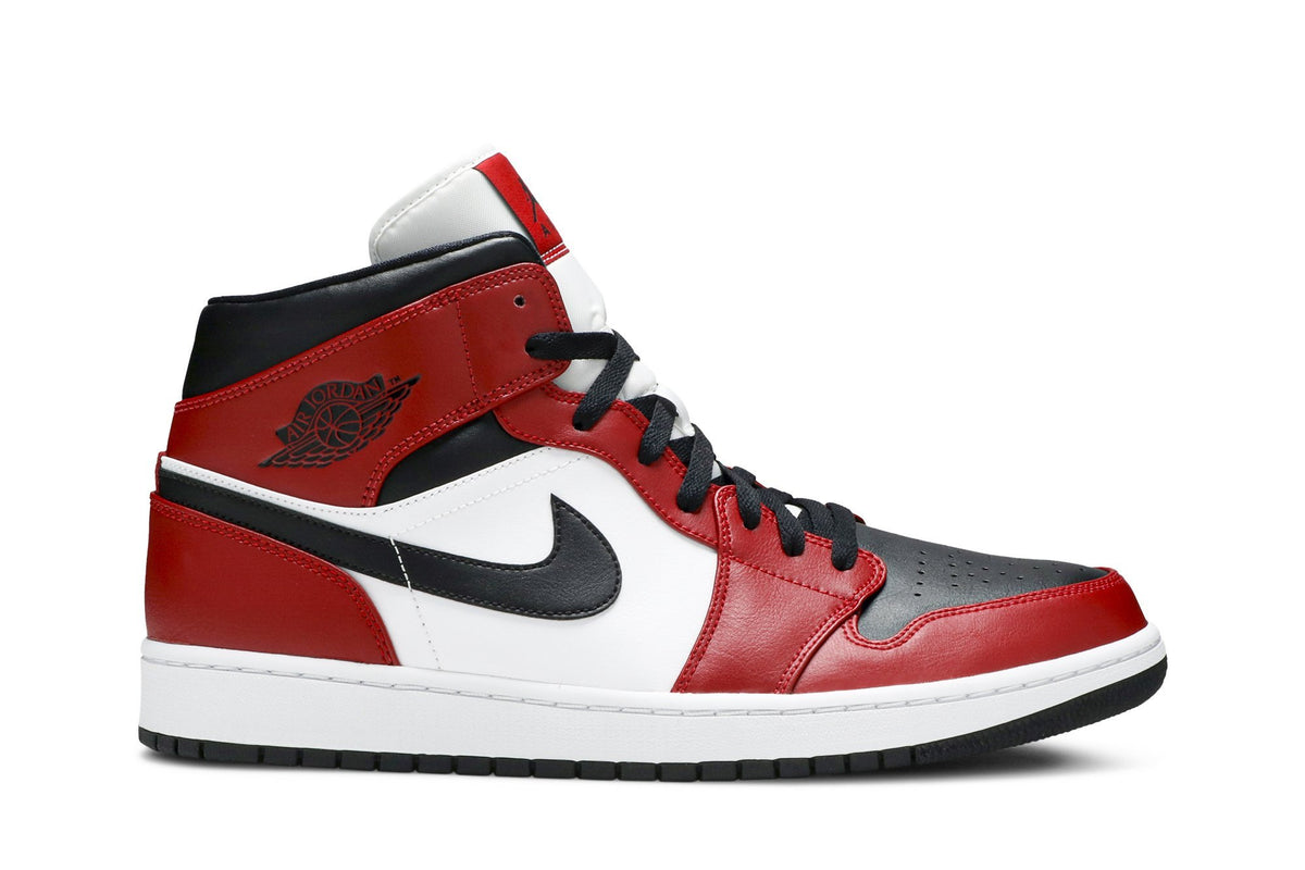 Retro 1 Mid Sneakers — Chicago Black Toe — 554724-069