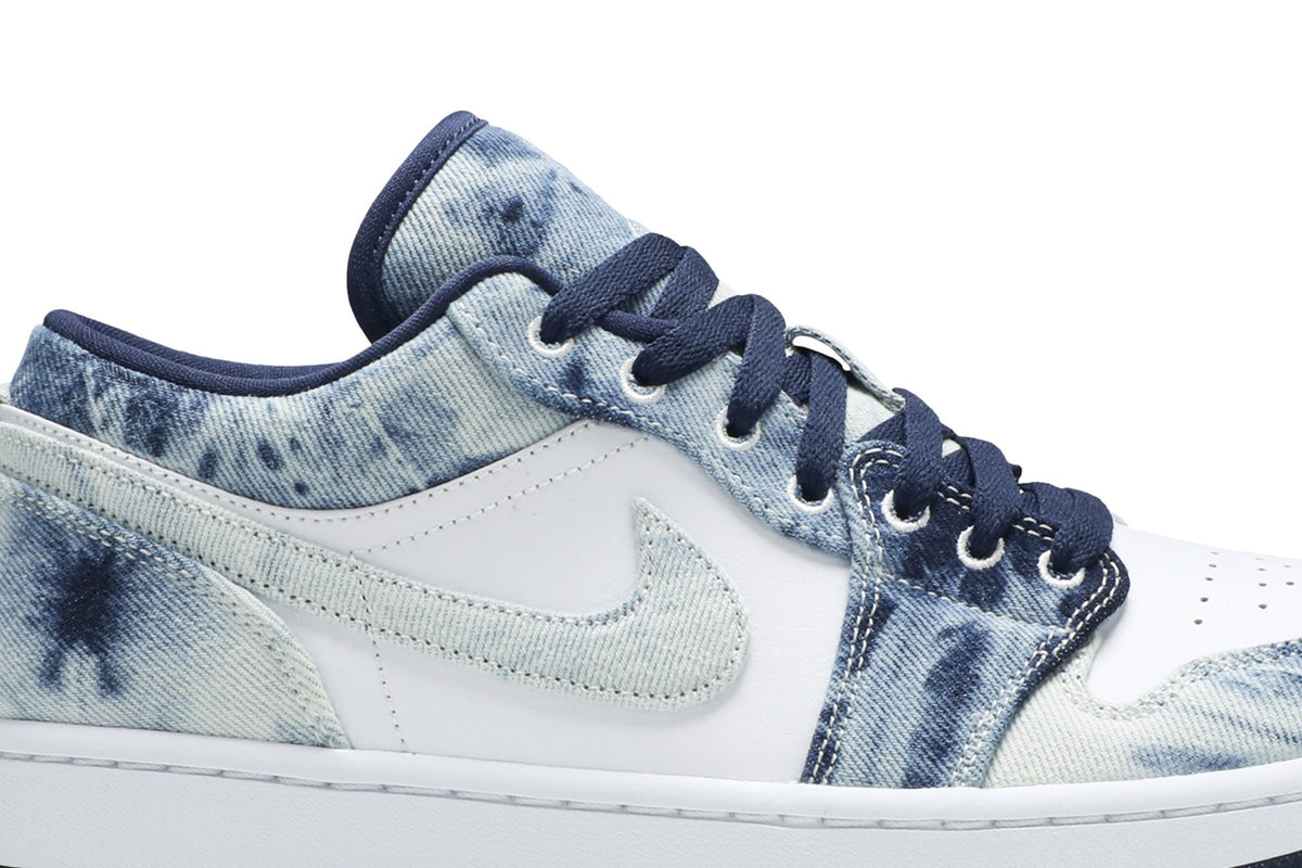 Retro 1 Low SE Sneakers — Washed Denim — CZ8455-100