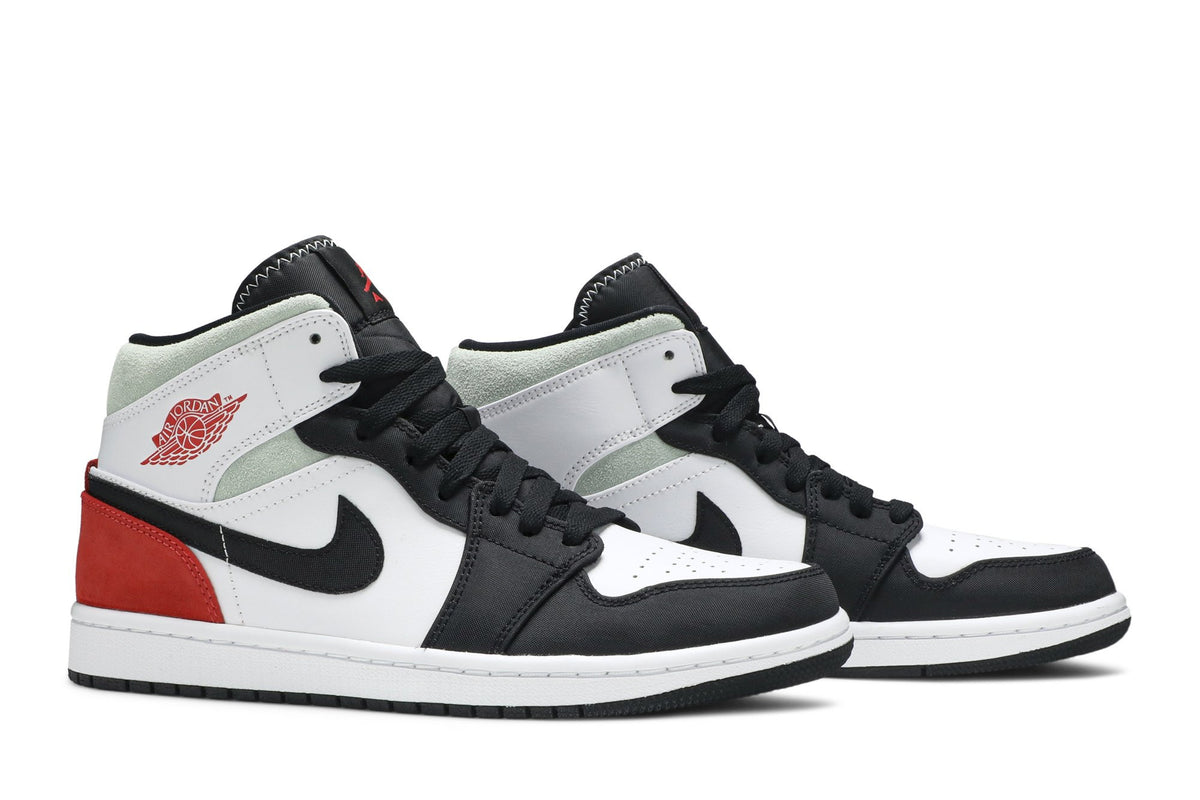 Retro 1 Mid SE Sneakers — Red Black Toe — 852542-100