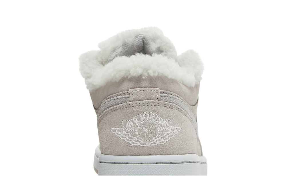 Retro 1 Low SE Sneakers — Sherpa Fleece — DO0750-002