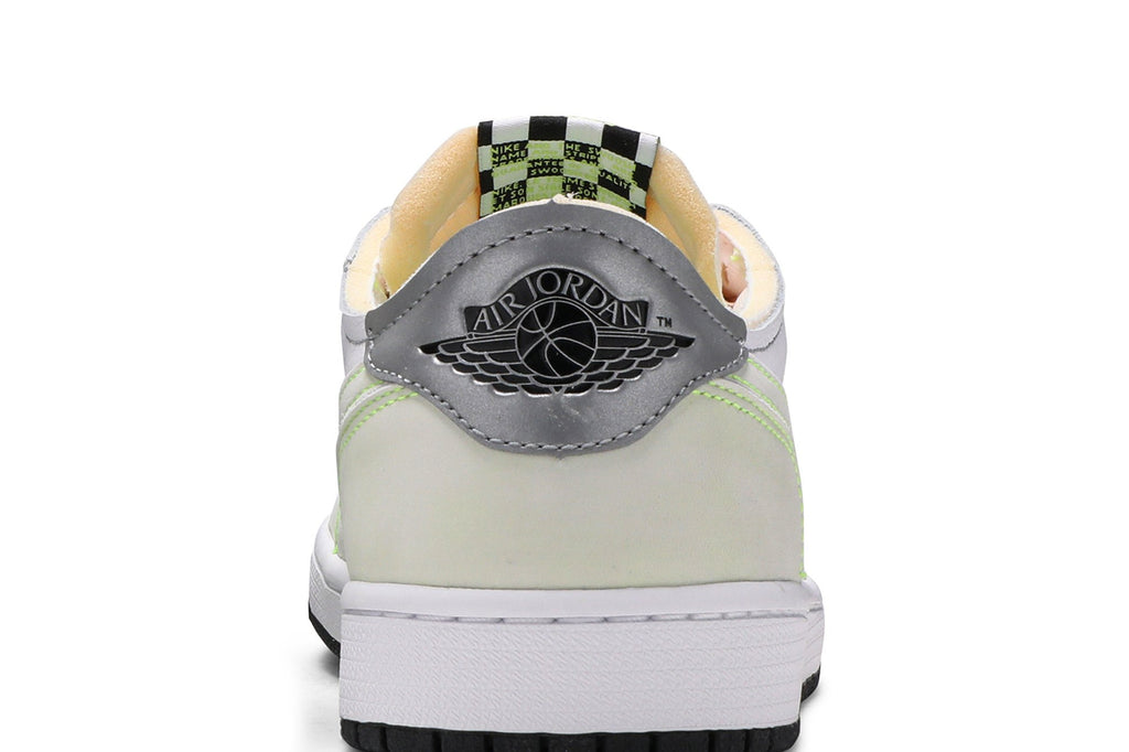 Retro 1 Low OG Sneakers — Ghost Green — DM7837-103