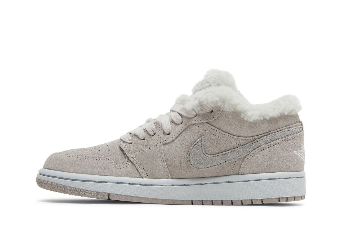 Retro 1 Low SE Sneakers — Sherpa Fleece — DO0750-002