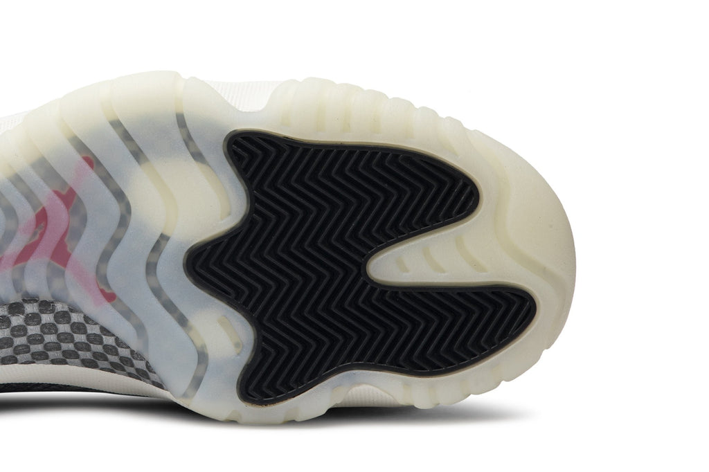 Retro 11 Low Sneakers — Light Bone Snakeskin — CD6846-002