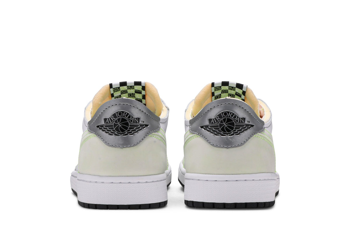 Retro 1 Low OG Sneakers — Ghost Green — DM7837-103