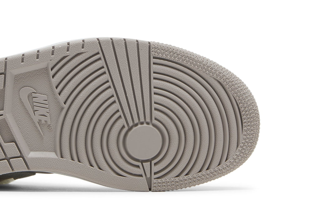 Retro 1 Low SE Sneakers — Sherpa Fleece — DO0750-002