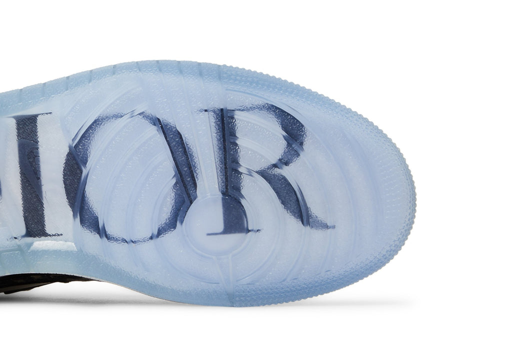 Dior Collaboration — Retro 1 High Sneakers — Classic Colorway — CN8607-002